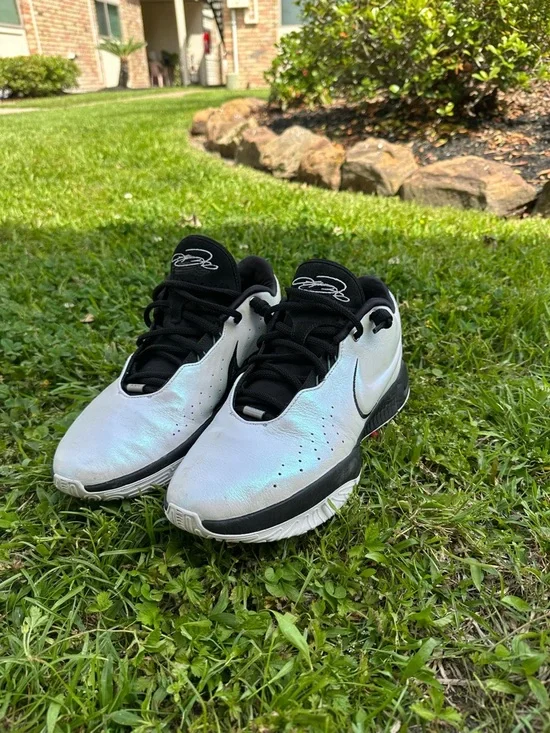 Nike White and Black Men's Low-Top Sneakers - Picture 4 of 7